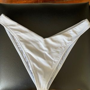 Frankies Bikinis Enzo Bottom size M Cloud